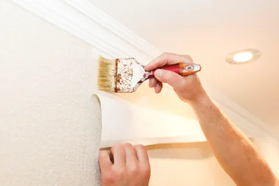 Pose de papier peint à Azilone-Ampaza — revêtements muraux et toiles de verre